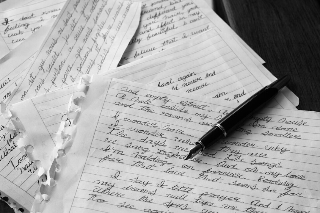 detective writing report