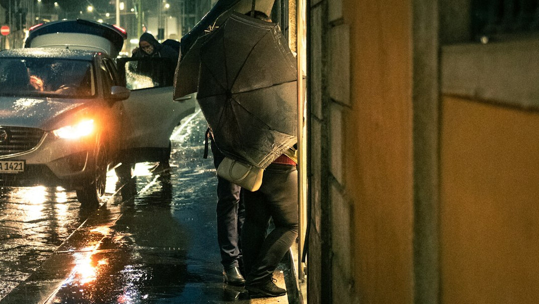 store detective catching thief