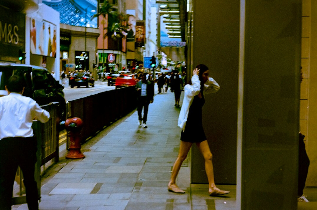 store detective watching shopper